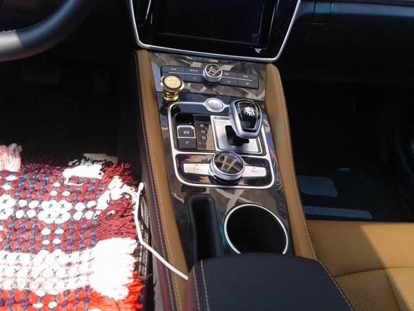 新能源汽车来袭 准新车 百公里加速5.9秒 耗油12个